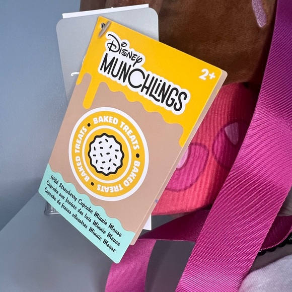 Disney Munchlings Baked Treats Minnie Strawberry Cupcake Backpack NWT 🍓🧁 - Picture 5 of 5